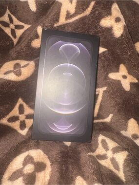 Apple iPhone Box in Black